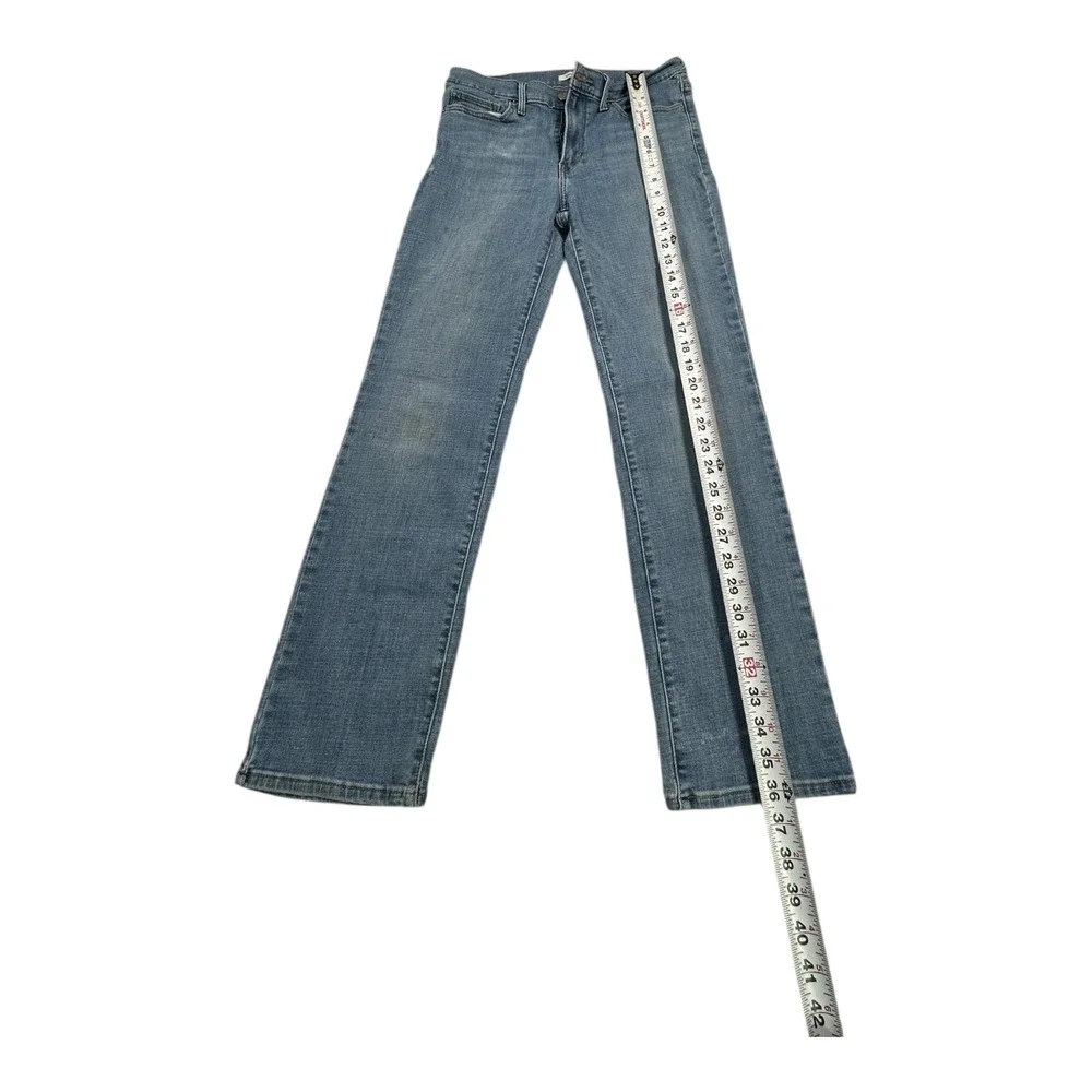 Levi's 721 Slimming Straight Jeans Medium Wash‎ Women's Size 29x30